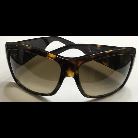 Accessories - Dior sunglasses featuring tortoise shell effect